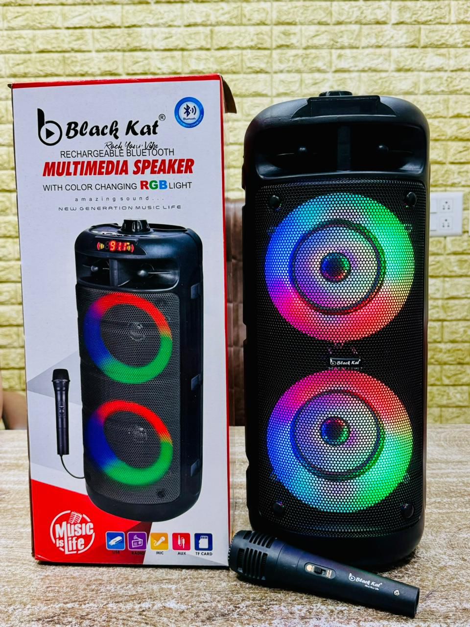 black cate multimedia speaker (mic)